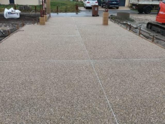 TRAVAUX DE TERRASSEMENT ET CREATION DALLE BETON DESACTIVE