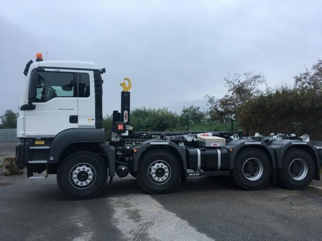 LOCATION 8X4 ET CAMION GRUE EN REGIE / BENNES 8M² 10M² 15M 30M²