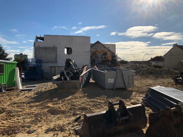 LOCATION 8X4 ET CAMION GRUE EN REGIE / BENNES 8M² 10M² 15M 30M²