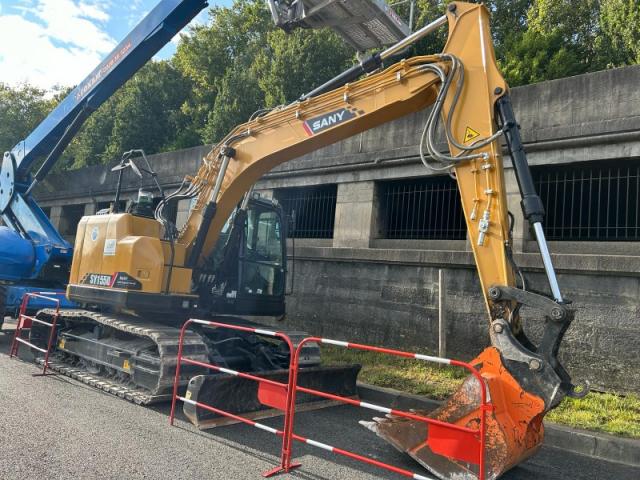 LOCATION PELLE 15T AVEC SES GODETS BRH AVEC OU SANS CHAUFFEUR ILE DE FRANCE