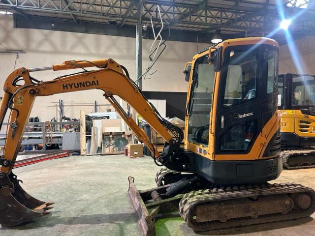 VENTE PELLE 3T HYUNDAI 30Z9AK AVEC 3 GODETS 30/60 ET CURAGE ILE DE FRANCE 