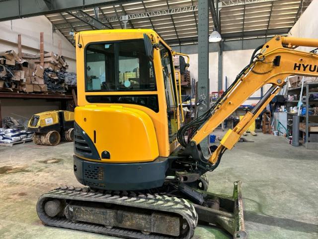 VENTE PELLE 3T HYUNDAI 30Z9AK AVEC 3 GODETS 30/60 ET CURAGE ILE DE FRANCE 